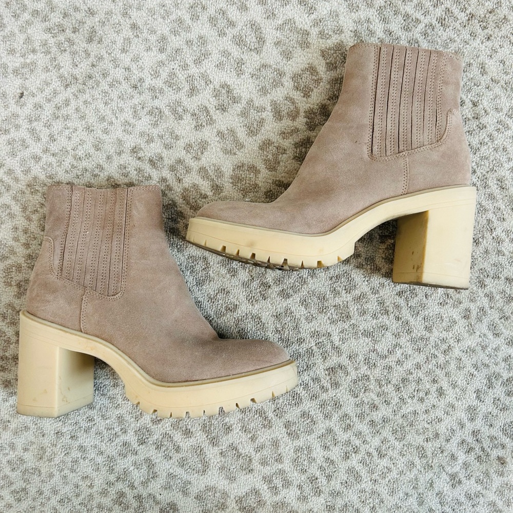 Dolce Vita booties in taupe suede